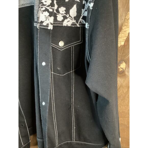 Blast Studio Button Up Jacket White / Black Floral Size Large - Picture 2 of 4